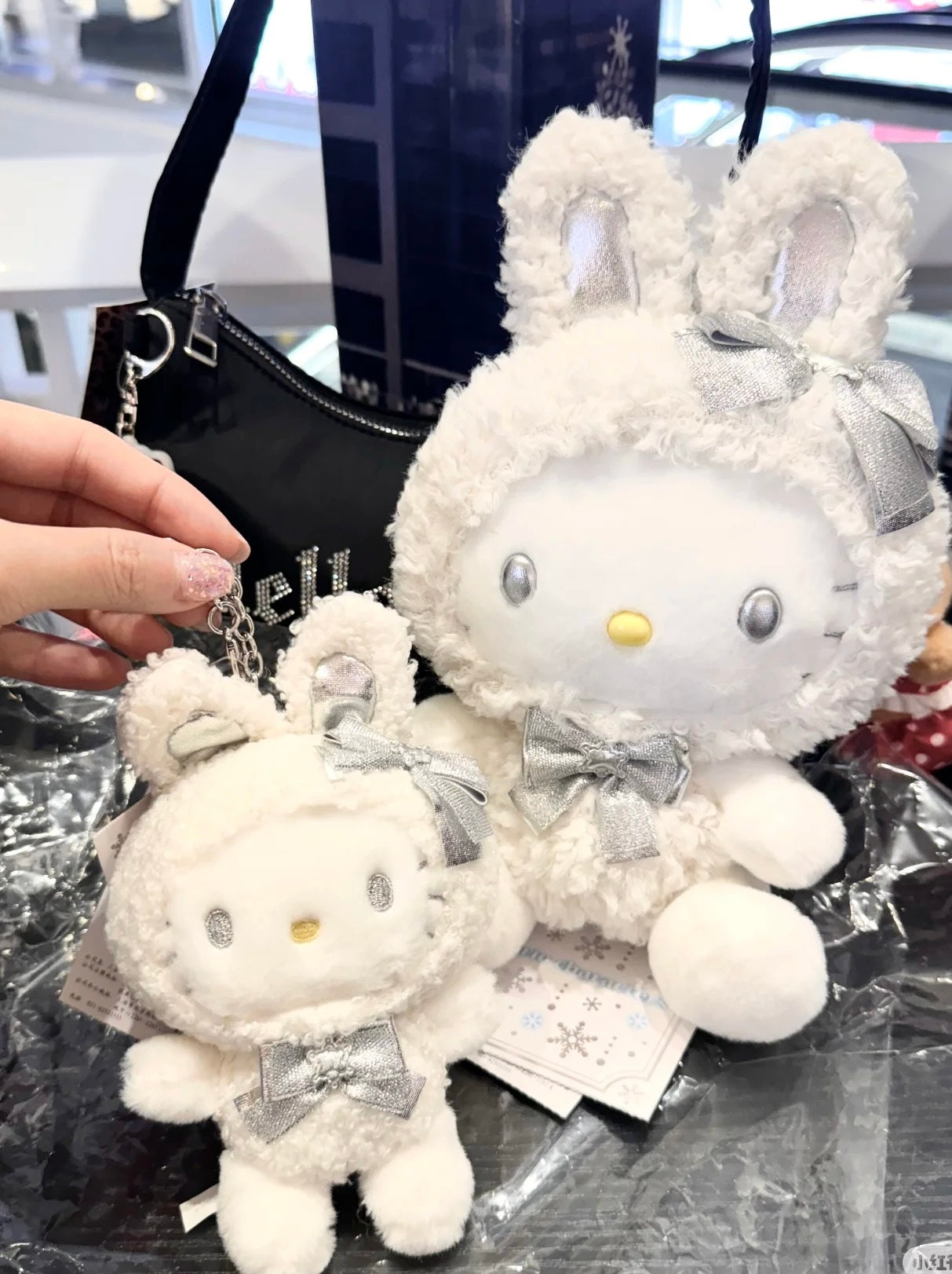 SANRIO|Fluffy Snow Rabbit keychain