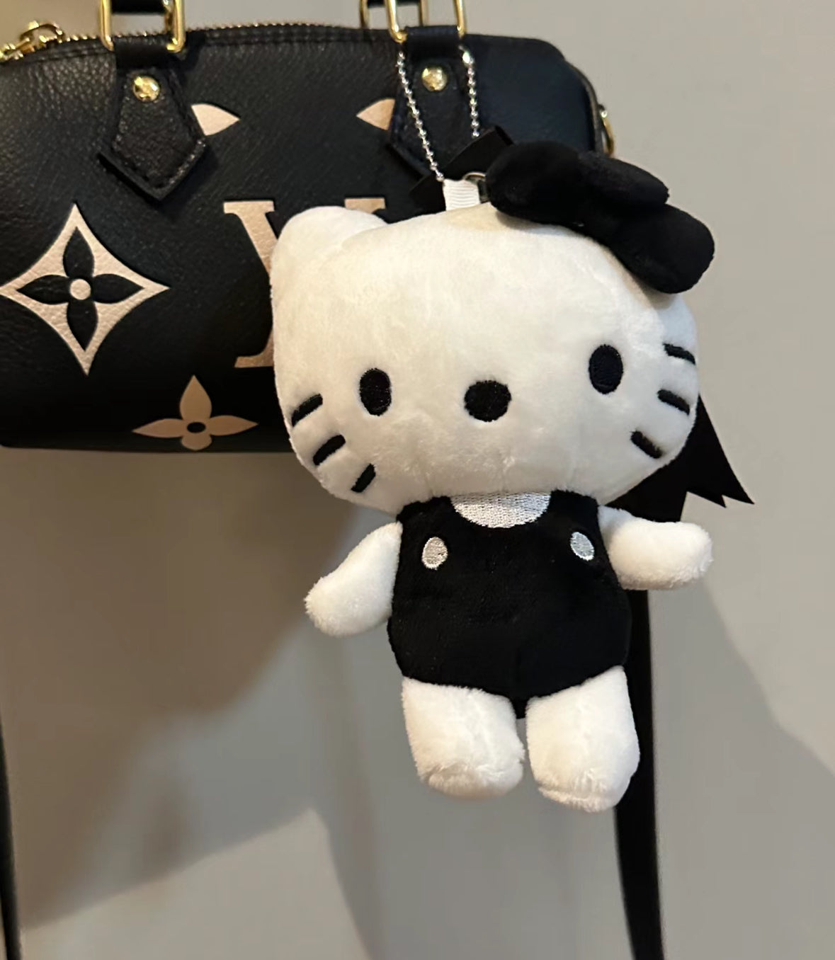 Sanrio|avail50周年黑白hello kitty挂件🖤🖤