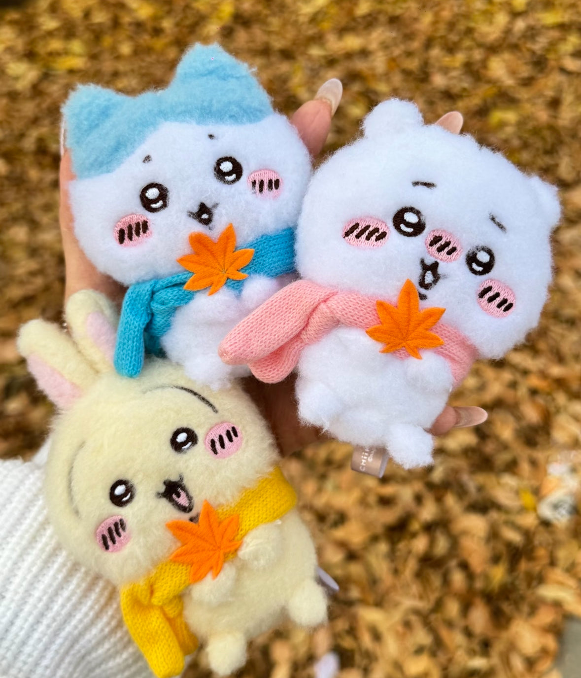 Chiikawa 🍁Usagi Maple Leaf Scarf Keychain