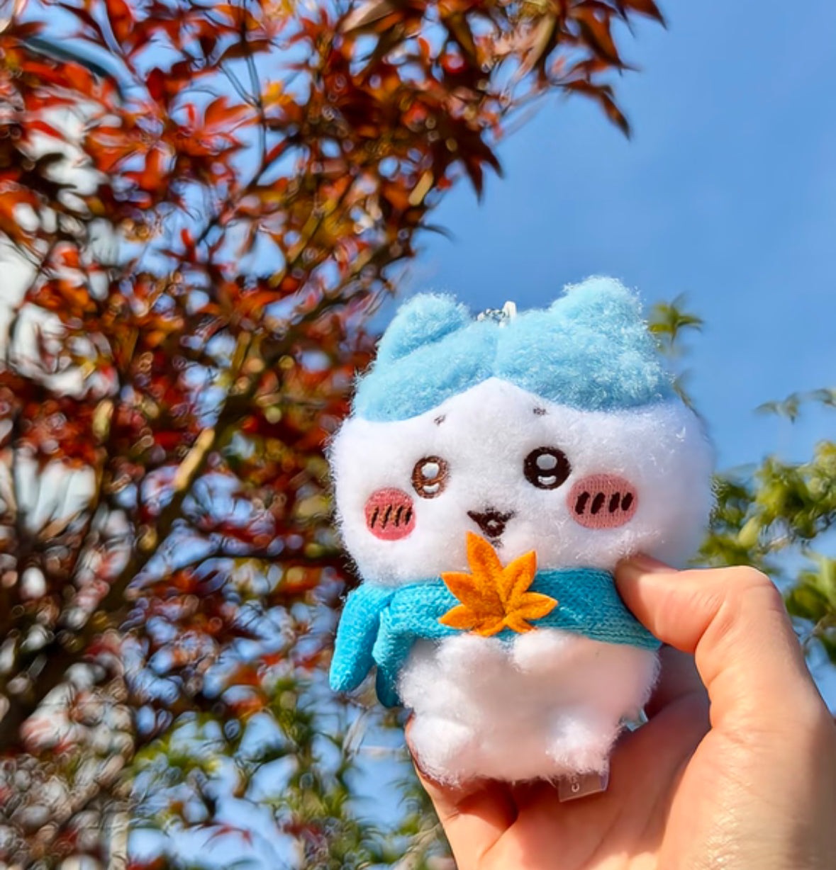 Chiikawa 🍁Hachiware Maple Leaf Scarf Keychain